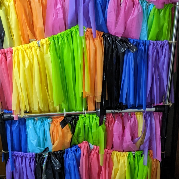 Colorful Fringe Backdrop - Picture 4 of 4